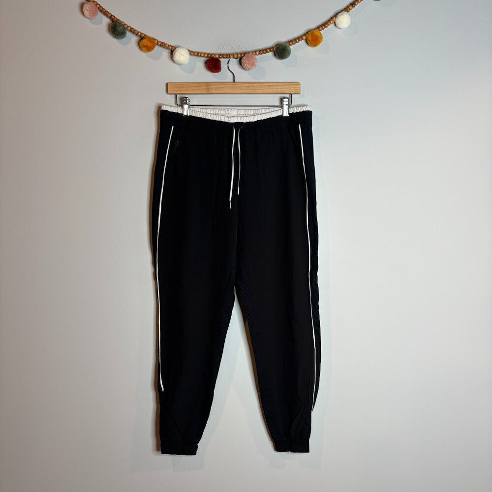 Athleta Brooklyn Jogger black with white trim